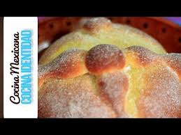 Como Hacer Pan De Muerto Panaderia Mexicana Recetas Mexicanas Yuri De Gortari Cocina Identidad Yout Recetas Mexicanas Pan De Muerto Receta Pan De Muerto