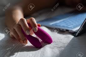 Clit Sucking Vibrator in Action - XNXX