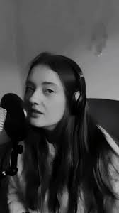 Hier ist meine Version (Ballade) von dem super emotionalen Song „Weiße  Haare“ von @floriankunstler ✨Ich kann den Text so fühlen, es ist ein  riesiges Glück seinen Partner fürs Leben gefunden zu haben … ...