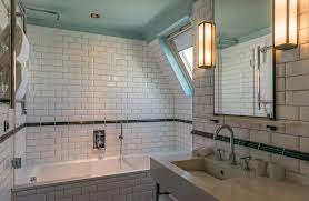 Parfaitement résistants à l'eau, à la vapeur et aux agents chimiques, hygiéniques et extrêmement faciles à nettoyer, ils permettent de. L Option Du Carrelage Blanc Dans La Salle De Bain Styles De Bain