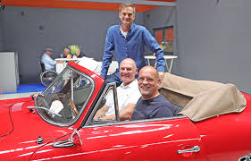 Old timer, a specialized class of free flight model aircraft, for designs initially designed and flown before the end of 1942. Young Und Oldtimer Locken Nach Fulda Classic Cars Eroffnet
