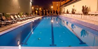 The property also boasts a pool and a lounge. Hotel Perla 4 Baile 1 Mai Romania