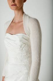 Keine frau sollte es riskieren dass sie bei schlechtem wetter oder iefiel kinder bolero schulterjacke jäckchen mädchen bolero jacke festlich langarm weiß rosa beige ivory. Bolero Eng Anliegend In Ivory Aus Kuschelwolle Hochzeit Jacke Brautjacke Braut