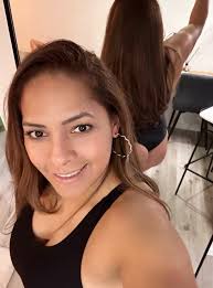 I'm bored and lonely here alone no husband 😩😩