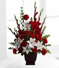 Flowers for the casket are chosen by the immediate family. Janousek Florist Sympathy Flowers Omaha Omaha Funeral Flowers Ne Funeral Flower Arrangements