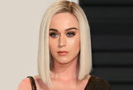 قصة الشعر الجانبية مع لون فاتح لأطراف الشعر. Ø·Ø±ÙŠÙ‚Ø© Ù‚Øµ Ø§Ù„Ø´Ø¹Ø± Ù…Ø¯Ø±Ø¬ Ù‚ØµÙŠØ± Ù„Ù„ÙˆØ¬Ù‡ Ø§Ù„Ø·ÙˆÙŠÙ„ Ø§Ù„Ø±Ø§Ù‚ÙŠØ©