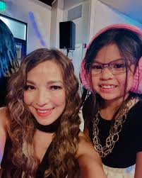 While it was pouring rain outside ⛈️we were pouring sugar 😜 🍭last Friday  @dansbarwc HUGE THANK YOU to all who got their sweet fix 😂 Next show is  12/27 @wisegirlph then 12/31 NYE @relliktavern