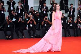 Ana de Armas's Pink Louis Vuitton Dress at Blonde Premiere | PS Fashion