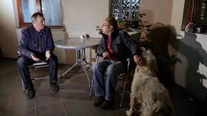 Dan stefanescu (unul dintre cei patru membri fondatori ai grupului de umor vacanta mare) aduce umorul la iumor. Dan Stefanescu Vacanta Mare Vecinu Mitica Youtube