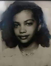 Elizabeth Hayman's Instagram, Twitter & Facebook