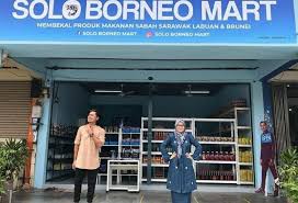 Semasa siri boboiboy di dalam pengeluaran pada tahun 2009, kedai runcit merupakan salah satu kedai yang termasuk dalam siri, di samping tok aba's kokotiam. Kedai Runcit Lan Solo Dirompak Penjenayah Paksa Pekerja Serah Wang Jualan Lelaki Itu Scam Kata Kami Ada Beli Barang Sebelum Ugut Staf Hiburan Mstar