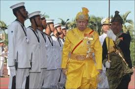 Zakat fitrah bisa ditunaikan sejak awal ramadan dan paling lambat diberikan sebelum ditunaikannya salat id. Sultan Selangor Tidak Berkenan Rakyat Bayar Zakat Terus Kepada Asnaf Wanista Com