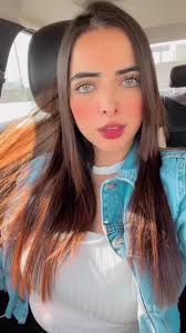 Alice Clapp's Instagram, Twitter & Facebook