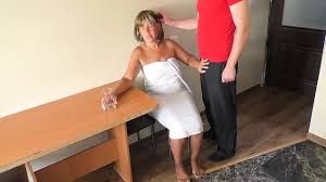 Üvey annemin göğüslerini okşayınca bana götünü siktirdi Porno 7DAK farkıyla  izle