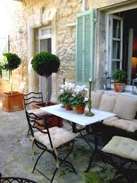 Painting Outdoor Furniture What Type Of Paint Works Best Painted Outdoor Furniture Small Courtyards Outdoor Dining