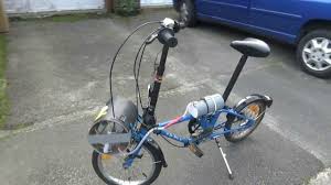 Fabriquer Un Velo Electrique Simplement Avec Un Alternateur Converti En Moteur Brushless La Transmission Par Galet Est La Plus Si Stationary Bike Bike Bicycle