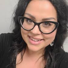 Mandy Bateman's Instagram, Twitter & Facebook