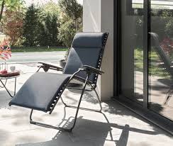 Mit einer sonnenliege, ob aus edlem polyrattan oder kunststoff können sie dem hierzu eignen sich besonders klappbare gartenliegen. Klappbar Lafuma Relaxliege Transabed Garten Terrasse Esscopipe Com