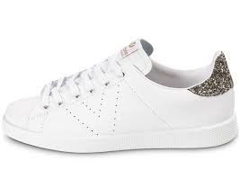 Que vos baskets blanches soient neuves ou vintage, il faut en prendre soin afin de conserver la teinte éclatante plus longtemps possible. Epingle Sur Chaussures Co