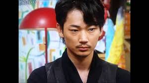 綾野剛が酒でのど灼けに対して小栗旬が Youtube