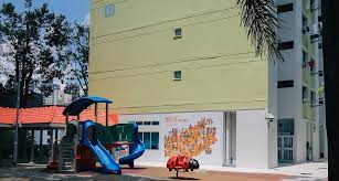 There are over 47.5k residential units where more than 1.54k residents live. Our Sg Stories
