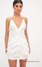 2020 Puskullu Elbise Modelleri Beyaz Kisa Ip Askili V Yakali Dante Detayli Puskullu Kiyafet Kombinleri Bodycon Elbise The Dress Dantel Elbise
