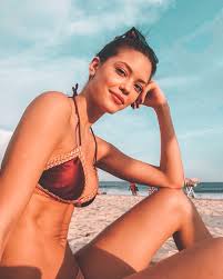 Atriz, que encantou o brasil como maria vitória na novela 'tempo de amar'. 83 3 Mil Curtidas 822 Comentarios Vitoria Strada Vitoriastrada No Instagram Desejo De Sabado High Neck Bikinis Swimwear Kiini Bikini