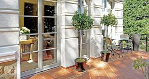 Elegante Balkontur Mit Sprossen Passend Zum Altbau Sorpetaler Fensterbau Altbau Moderne Fenster Anbau Haus