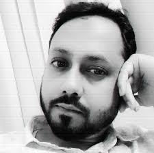 চল চল চল! ঊর্দ্ধ গগনে বাজে মাদল নিম্নে উতলা ধরণি তল, অরুণ প্রাতের তরুণ দল  চল রে চল রে চল চল চল চল।। ঊষার দুয়ারে হানি' আঘাত আমরা আনিব রাঙা ...