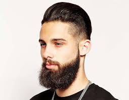 Con i giusti metodi e con le dovute accortezze, tagliarsi i capelli da soli (uomo) con l'uso del tagliacapelli può essere davvero semplice e veloce; . Uomo Barba E Taglio Capelli Corti Rasati Ai Lati E Lunghi Sopra