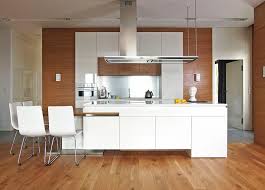 Cuisine Bois Et Blanc Dans Un Appartement En 25 Idees Super Cuisine Bois Cuisine Blanche Et Bois Idee Amenagement Cuisine