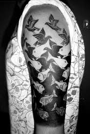 Black And White Space Tattoo Half Sleeve 85 Negative Space Tattoo Motive Mit Pros Und Cons Dafur In 2020 Half Sleeve Tattoos Designs Full Sleeve Tattoos Unique Half Sleeve Tattoos