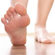 Calçados Para Quem Tem Esporão E Fascite Plantar Exercicios Para A Fascite Plantar 7 Passos Exercicios Para Fascite Plantar Saude E Beleza Exercicios Para O Pe