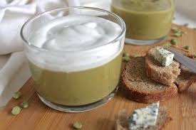 Veloute De Poireau Et Pois Casses Chantilly Au Bleu D Auvergne Veloute De Poireaux Alimentation Pois Casses