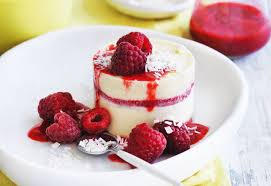 Gefrorene Weisse Schokomousse Mit Himbeeren Frisch Gekocht Rezept Nachspeise Dessert Ideen Lebensmittel Essen