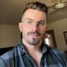 Hi there :]. 33 y/o, Author and Software Developer, Wisconsin boy. Gym,  Volleyball and avid hedonist. Lover of animals and also video gamer for  life. Usually friendly but sometimes I bite back