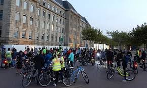 Jeden letzten freitag im monat zeit: Dusseldorf Critical Mass Radelt Gemeinsam Mit Der Polizei Verkehr Dusseldorf Report D De Dusseldorf Internetzeitung