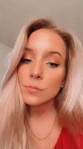 Helen Vanbuskirk's Instagram, Twitter & Facebook