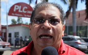 La Jornada ::: Galeria 2011 : Miguel Ángel Casco molesto con el ex  presidente y ex reo Arnoldo Alemán