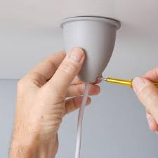 Effectivement, il est souvent difficile de remplacer un luminaire sur le plafond. Comment Installer Un Luminaire Suspendu Au Plafond Blog But