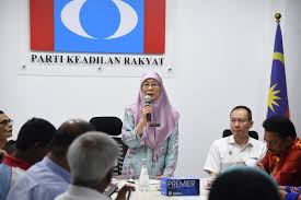 Parti keadilan rakyat — die keadilan (parti keadilan rakyat, engl. Dr Wan Azizah Ismail A Twitteren Pertemuan Khas Bersama Pimpinan Utama Parti Keadilan Rakyat Negeri Pulau Pinang