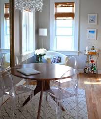 17 Ways To Make A Small Room Feel So Big In 2020 Kleine Zimmer Esszimmerstuhl Schwarze Essstuhle