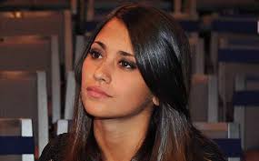 El barça, en cambio, apenas tiene a tres directivos nacidos antes de 1960 , como ya desmenuzamos en culemanía al analizar la junta ratificada por joan laporta. Antonella Roccuzzo Un Tesoro En Manos De Leo Messi Goal Com