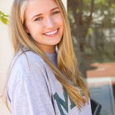 Mariana Lynn's Instagram, Twitter & Facebook