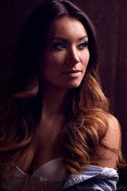 Tessa@mystudio. Natural light portrait. First time modelling... Better  photo quality