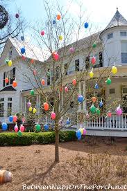 Decorate Outdoors For Easter Easter Decorations Outdoor Diy Easter Decorations Easter Tree Decorations