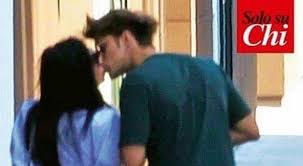 La frase certi amori non finiscono, fanno dei giri immensi e poi ritornano, tratta dalla canzone amici mai di antonello venditti, descrive alla perfezione la storia d'amore da giulia de lellis e andrea damante. Giulia De Lellis E Andrea Damante Primo Bacio Dopo La Rottura Sono Tornati Insieme