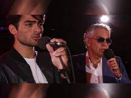 Andrea bocelli wird 60 und glänzt im duett mit seinem sohn. Andrea Bocelli Und Sein Hubscher Sohn Singen Etwas Von Ed Sheeran Was Die Kinnladen Von Fans Runterklappen Lasst