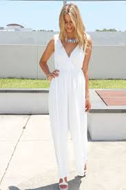 Jumpsuit Zur Hochzeit Tragen Der Elegante Einteiler Als Hochzeitsoutfit Hochzeitsoutfit Modestil Outfit