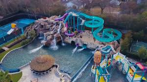 See more ideas about backyard splash pad, splash pad, water playground. Photos Mansions With Backyard Water Parks And Insane Pools